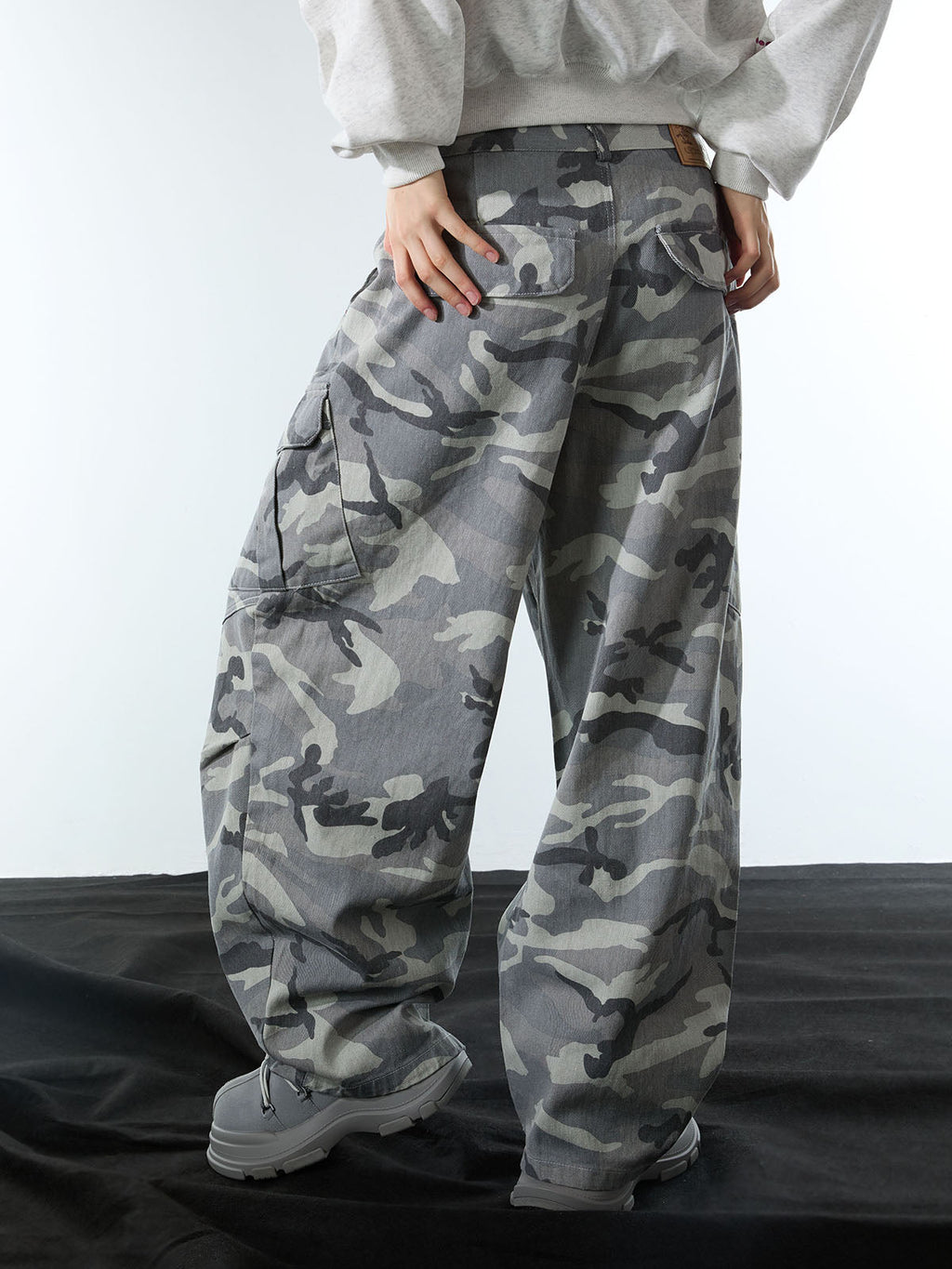 Snow Camouflage Machete Wide-Leg Cargo Barrel Pants - 2548