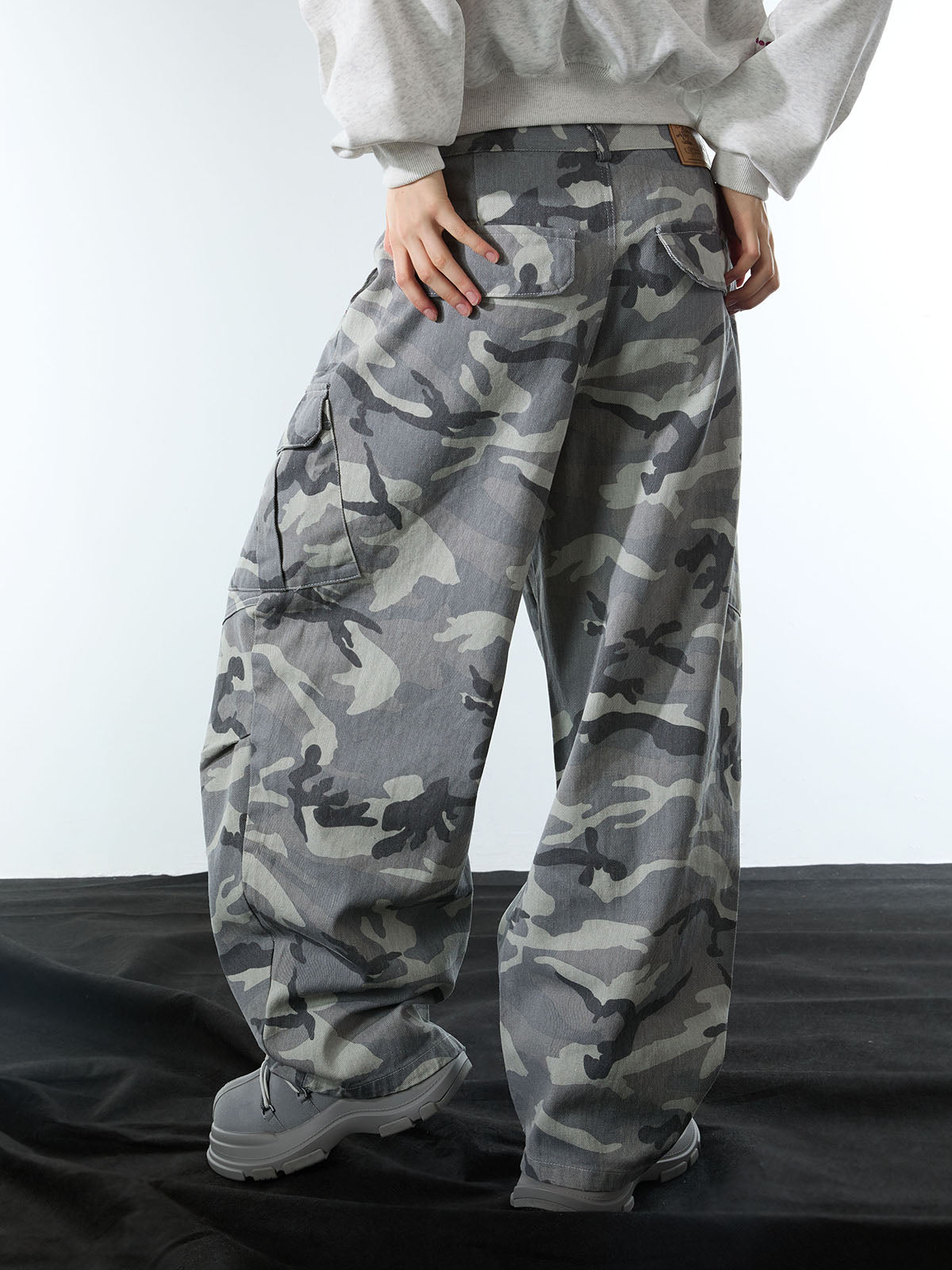 Snow Camouflage Machete Wide-Leg Cargo Barrel Pants - 2548