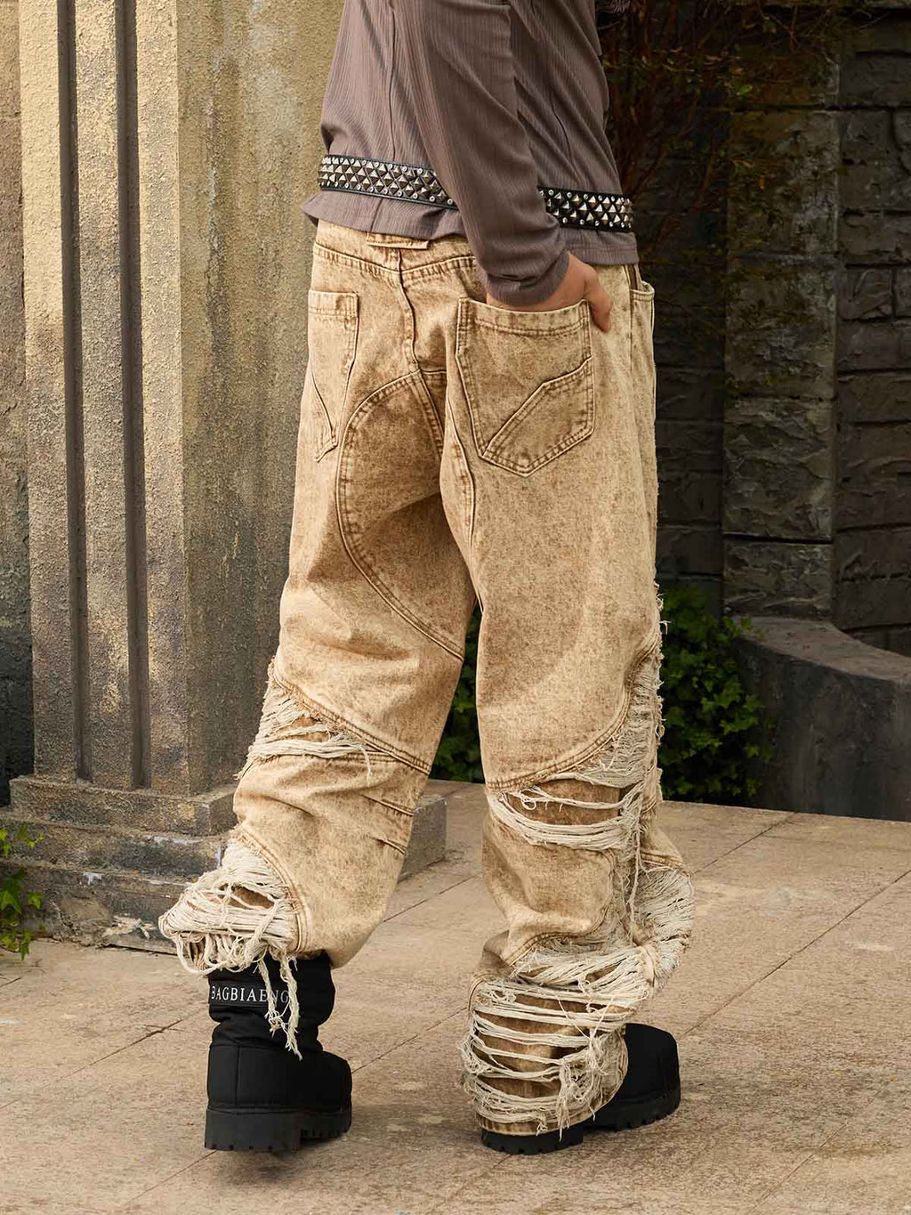 Distressed Raw-Edge Panel Sculpted Wide-Leg Jeans - 2590
