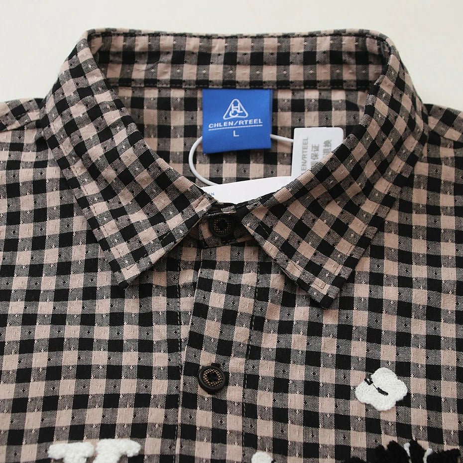 Vintage Plaid Cats Graphic Loose Shirt — detail shot