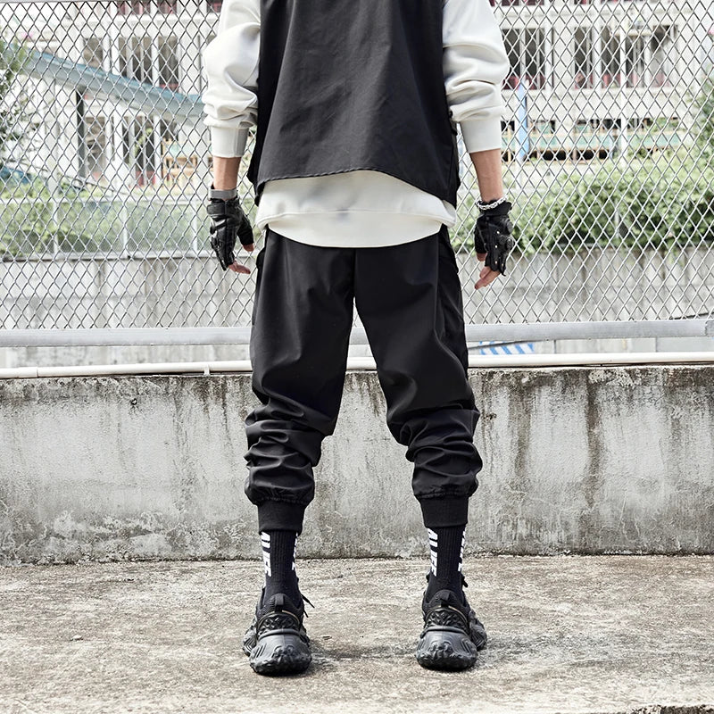 Y2K Black Baggy Cargo Pants — fit shot