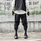 Y2K Black Baggy Cargo Pants — fit shot