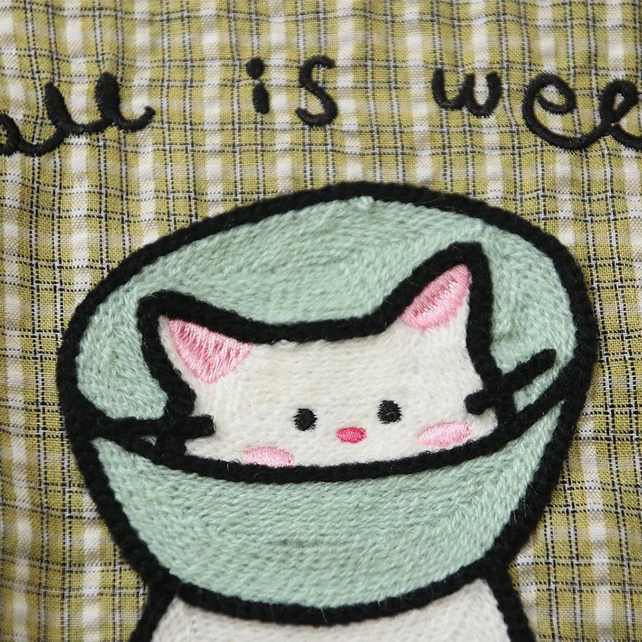 Vintage Cat Graphic Loose Shirt — fit shot