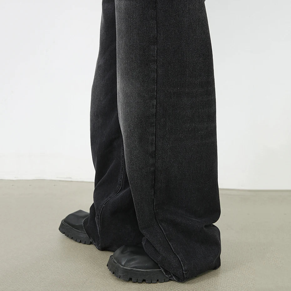 Vintage Black Denim Baggy Jeans — fit shot