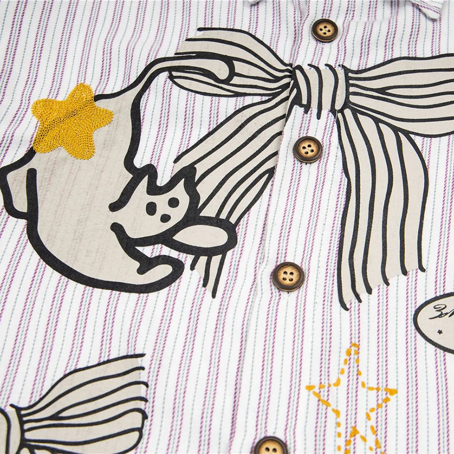Bow Vintage Cat Graphic Oversized Shirt — detail shot