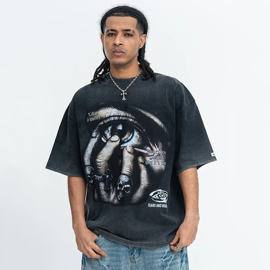 Short Vintage Graphic Oversized T-Shirt — fit shot