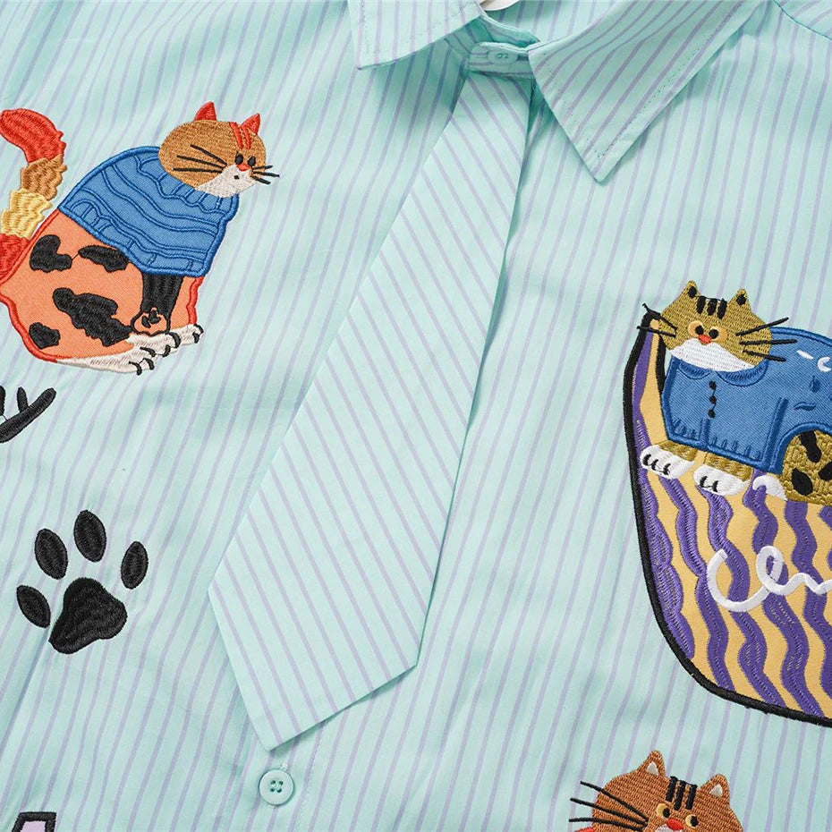 Short Y2K Cat Graphic Loose Shirt — detail shot