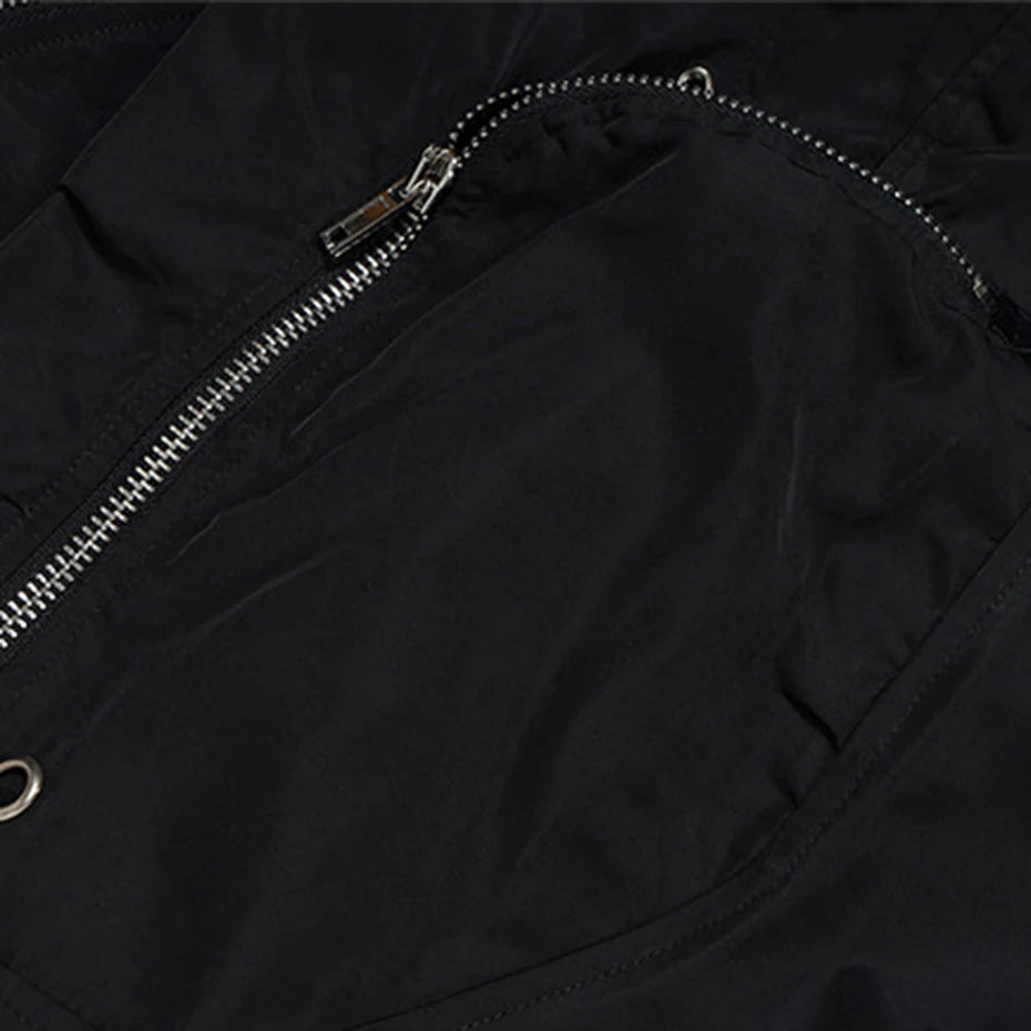 Pockets Black Loose Cargo Shorts — fit shot