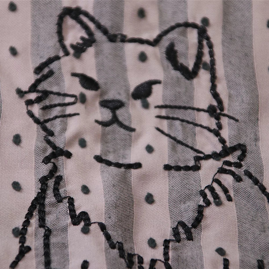 Shirts Vintage Cat Graphic Oversized Shirt — detail shot