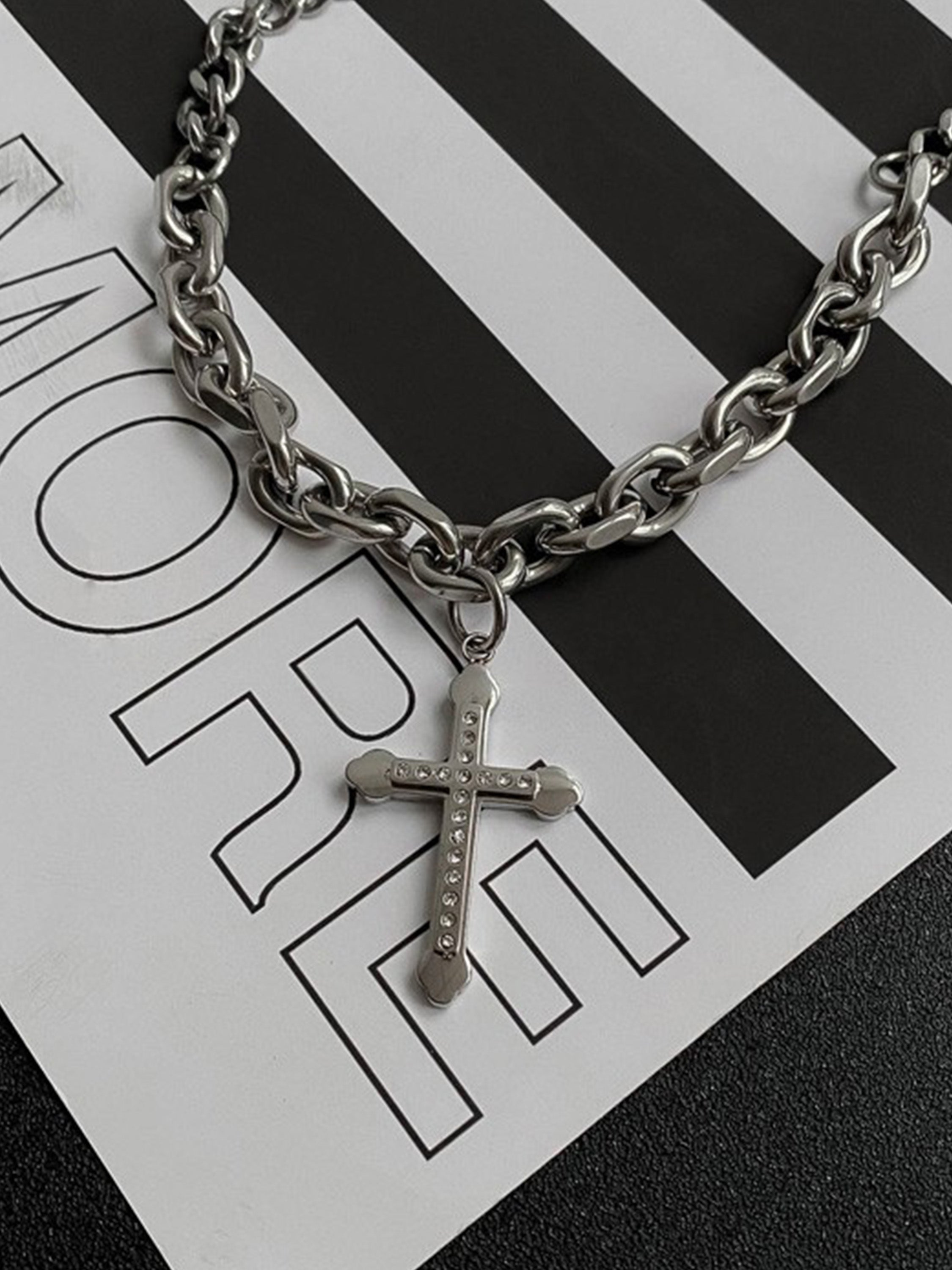 Theprecipice Black Cross Necklace -1131
